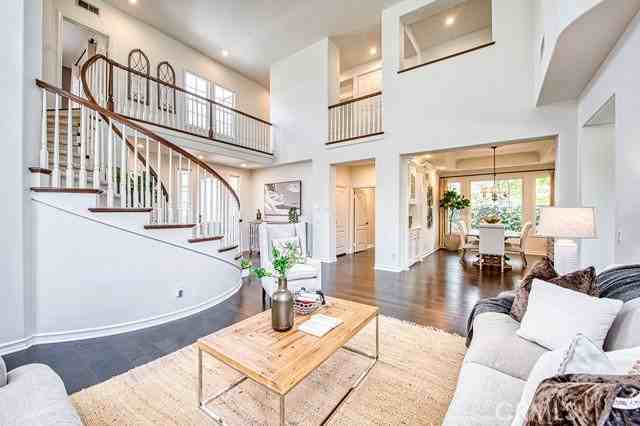 30 Eisenhower Ln - Photo 3 of 8