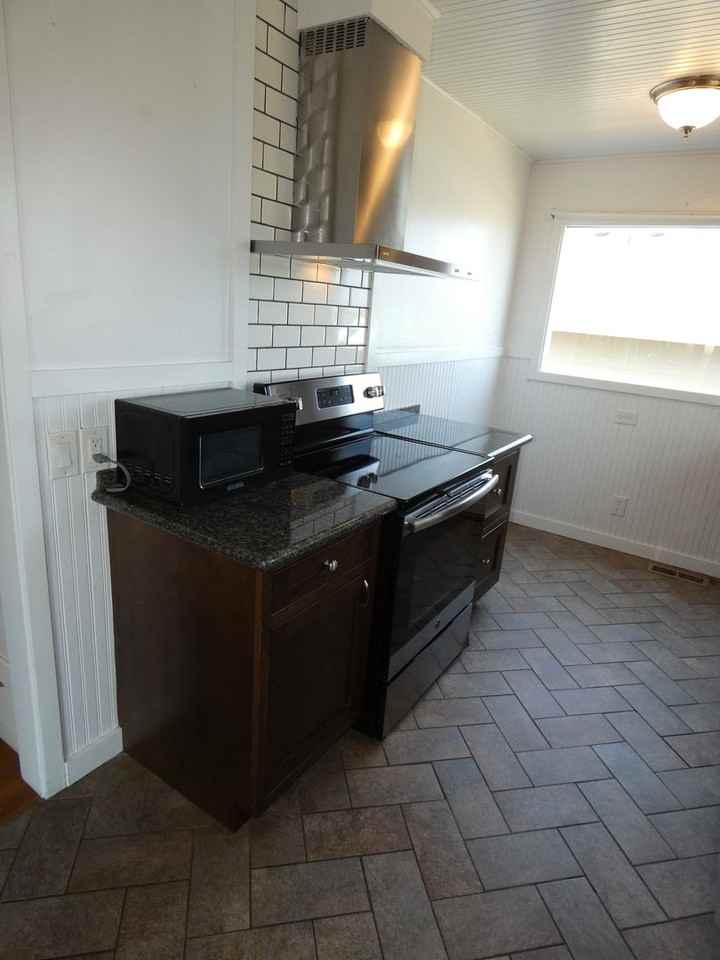 411 E 11th St - Photo 5 of 27