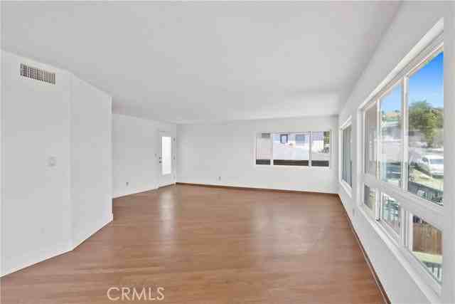 33861 Alcazar Dr - Photo 3 of 7