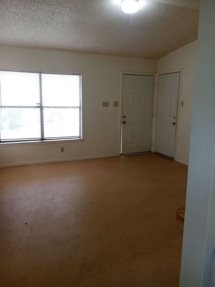 9655 Bratton Dr - Photo 3 of 10