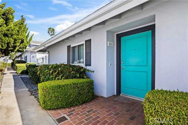 2424 University Dr - Photo 2 of 8