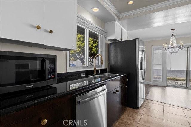 2424 University Dr - Photo 3 of 8