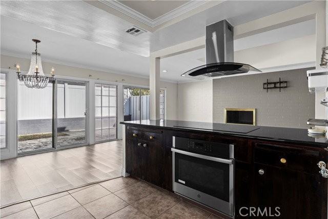 2424 University Dr - Photo 4 of 8