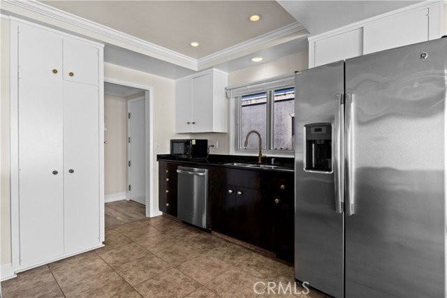 2424 University Dr - Photo 5 of 8