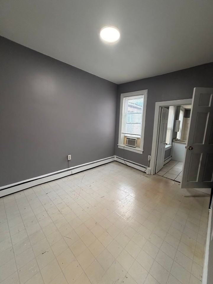 211 Mulberry St - Photo 6 of 9