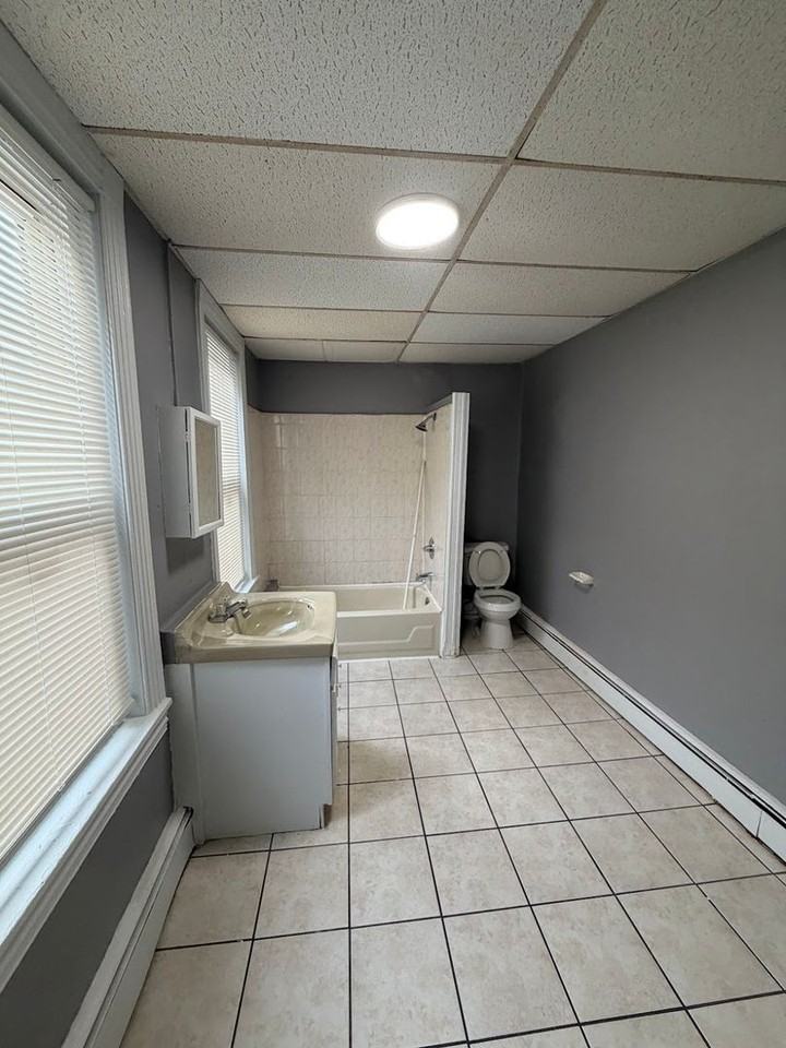 211 Mulberry St - Photo 7 of 9