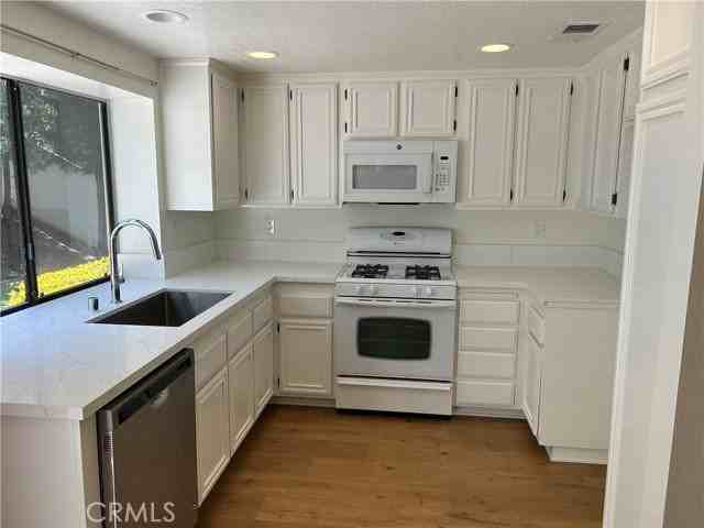 8232 E Flowerwood Ave - Photo 5 of 7