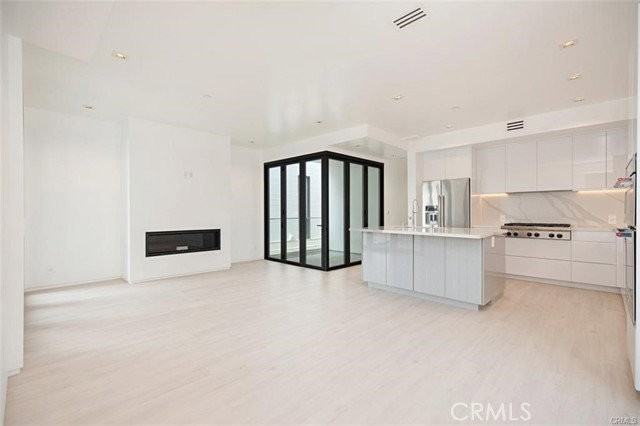 423 Orchid Ave #1-2 - Photo 5 of 8
