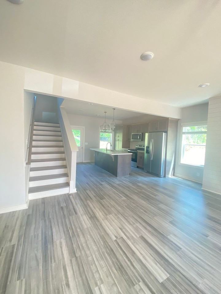 445 Martin Ave - Photo 3 of 10