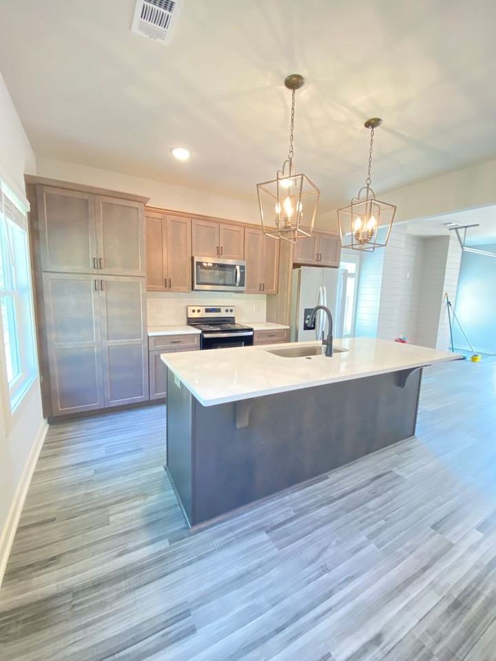 445 Martin Ave - Photo 4 of 10