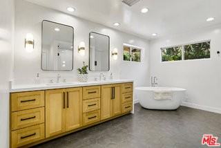 935 N Kenter Ave - Photo 3 of 8