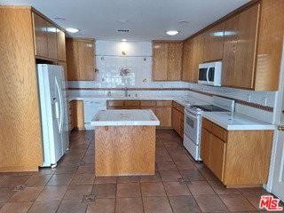 7539 Denrock Ave - Photo 7 of 8