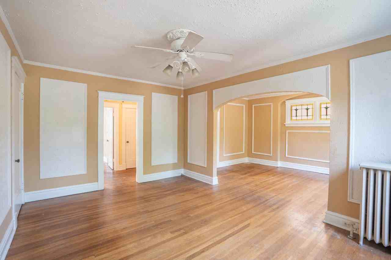 1115 Edward Ter - Photo 3 of 32