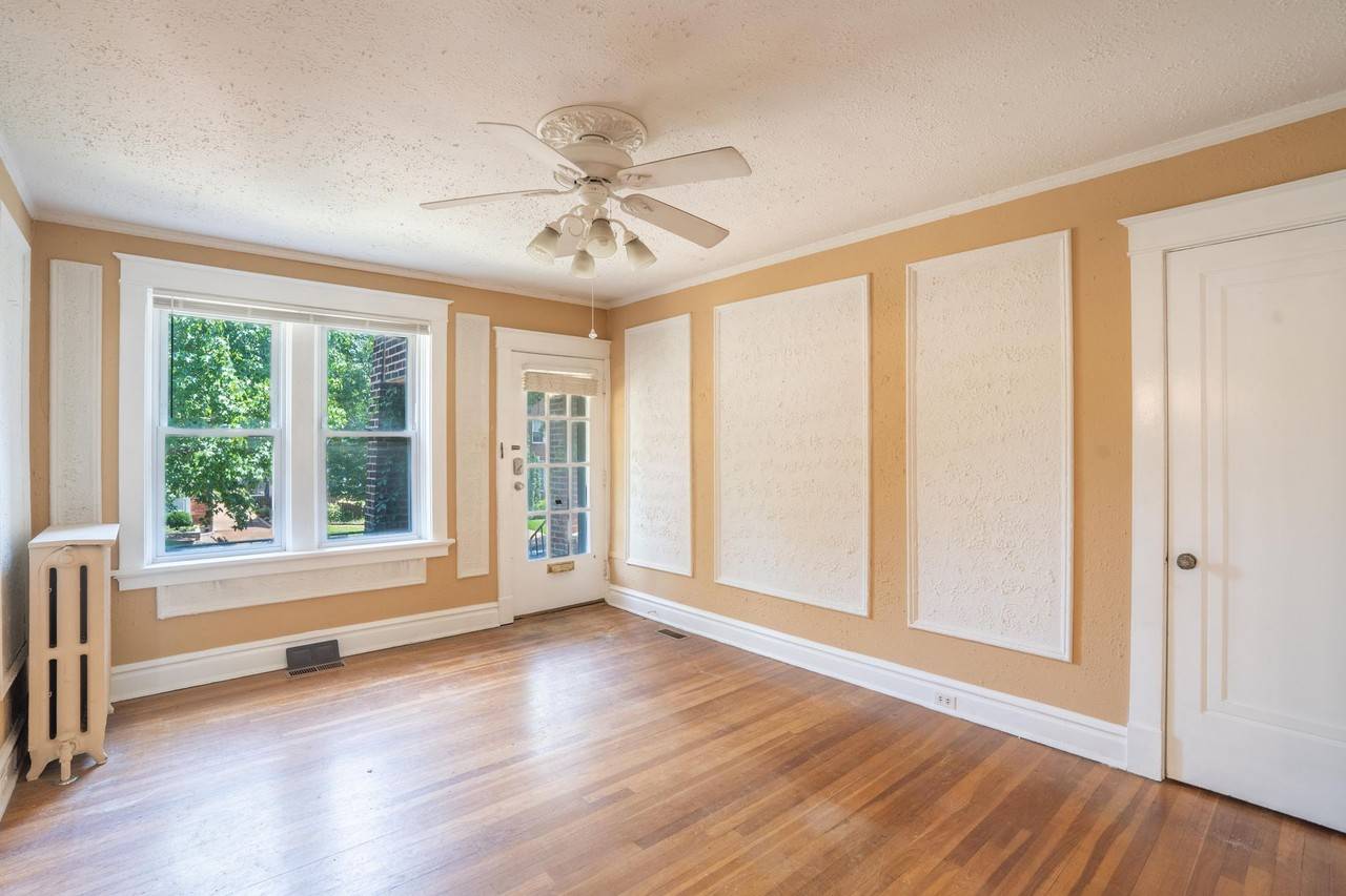 1115 Edward Ter - Photo 5 of 32