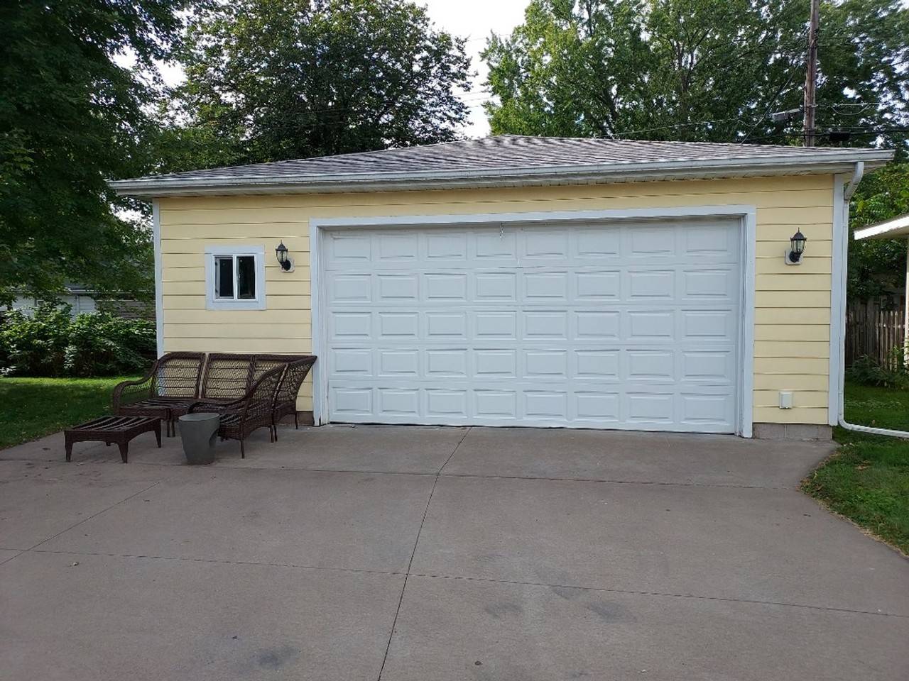 219 12th St S - Photo 3 of 22