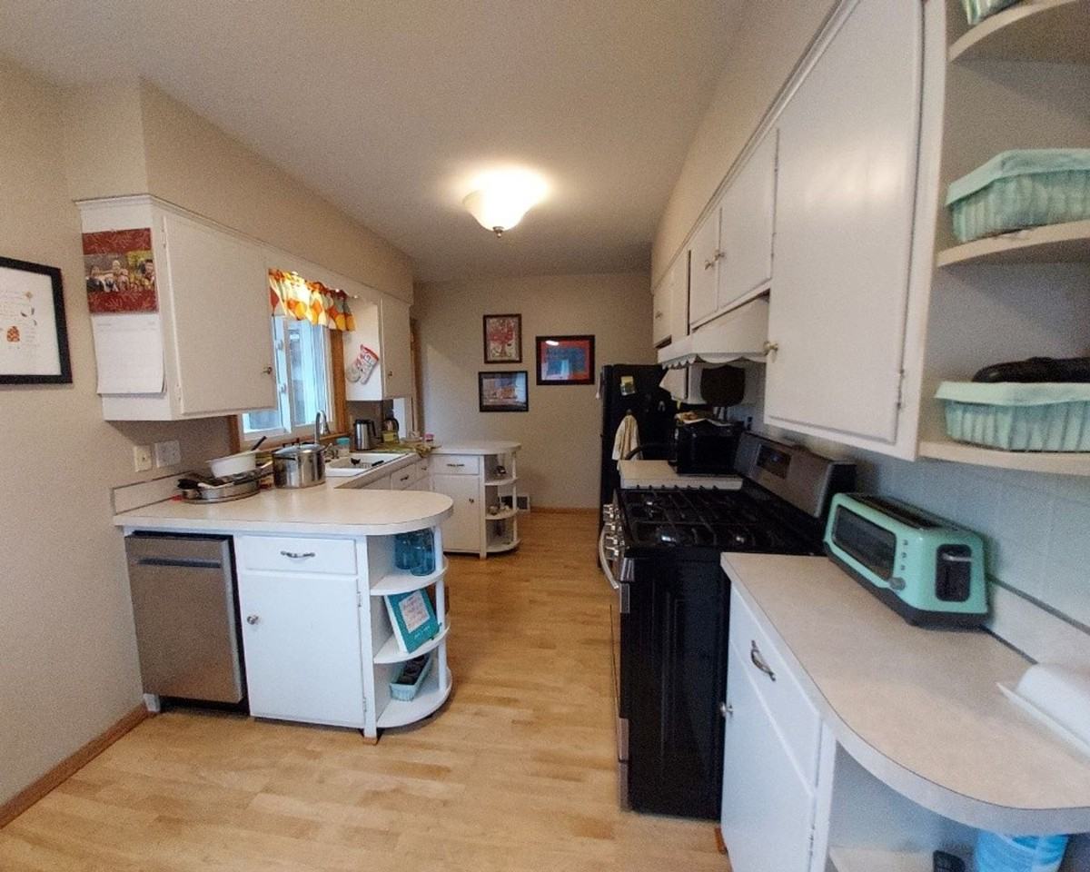 219 12th St S - Photo 4 of 22