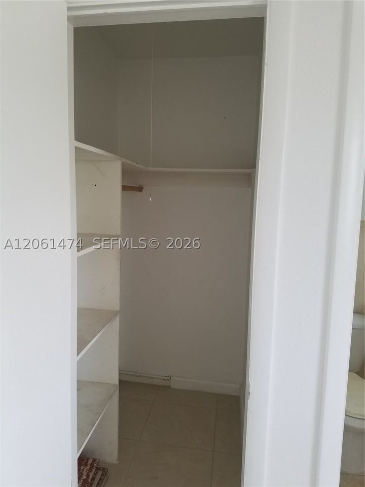 4450 Sw 67th Ave #Y - Photo 3 of 9