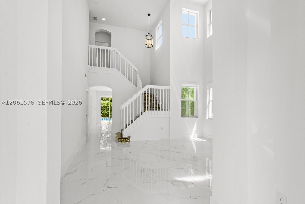 16001 Sw 43rd Ter #16001 - Photo 4 of 41