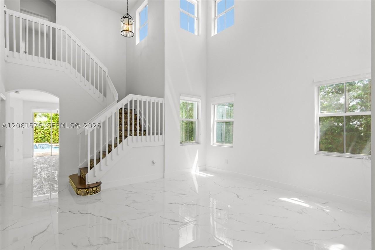 16001 Sw 43rd Ter #16001 - Photo 5 of 41