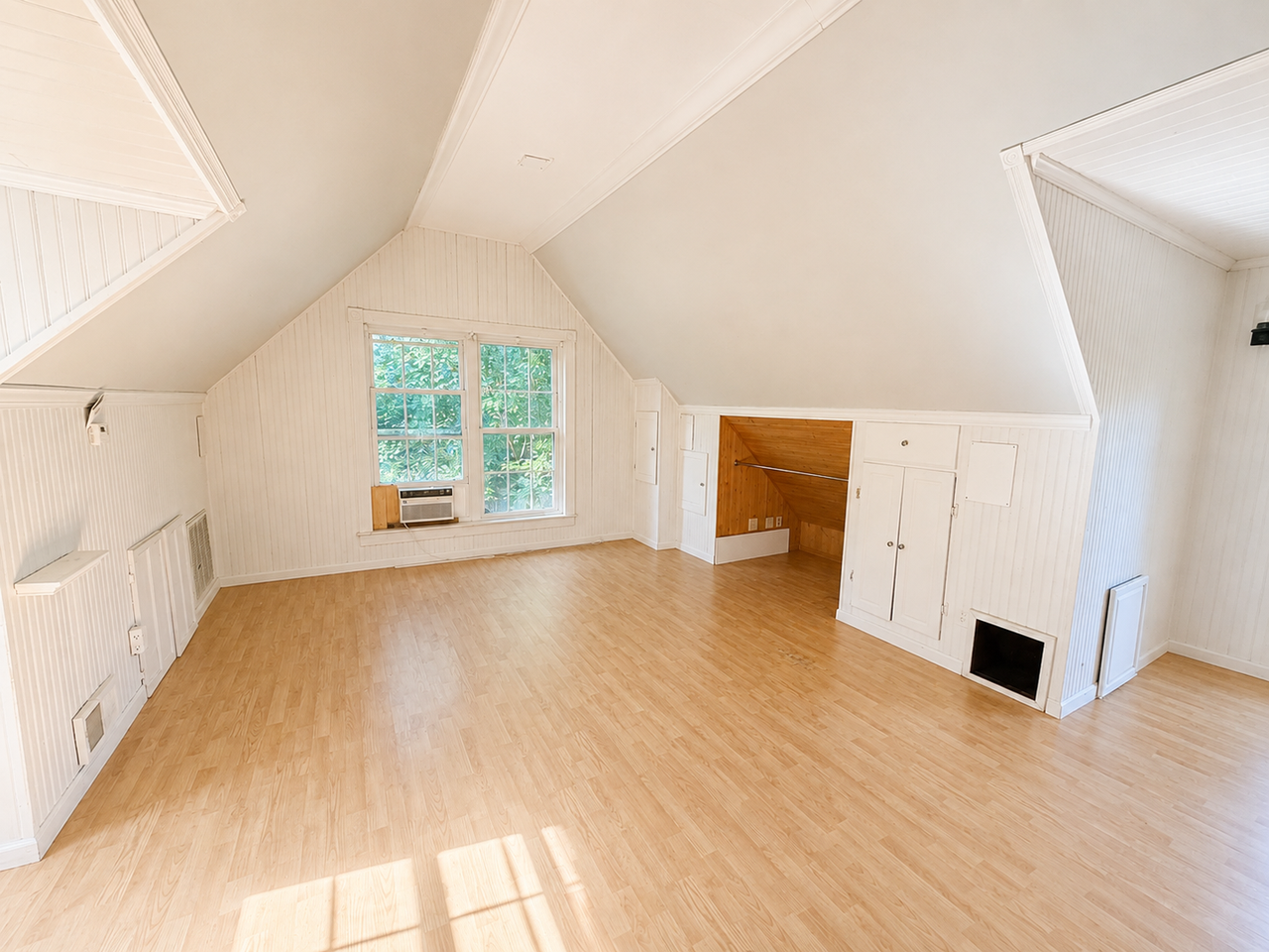1325 Haven St - Photo 2 of 12