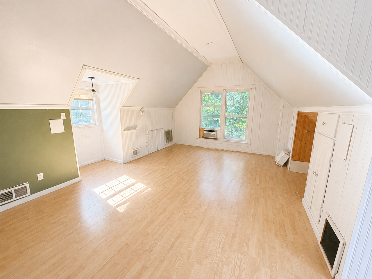 1325 Haven St - Photo 4 of 12