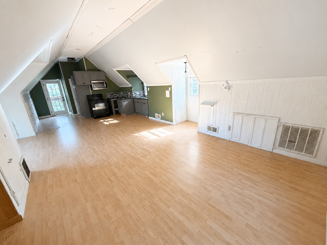 1325 Haven St - Photo 7 of 12