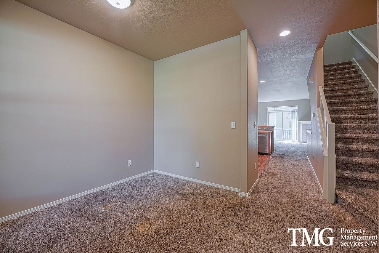 1495 Ne Lockheart Ln - Photo 2 of 36