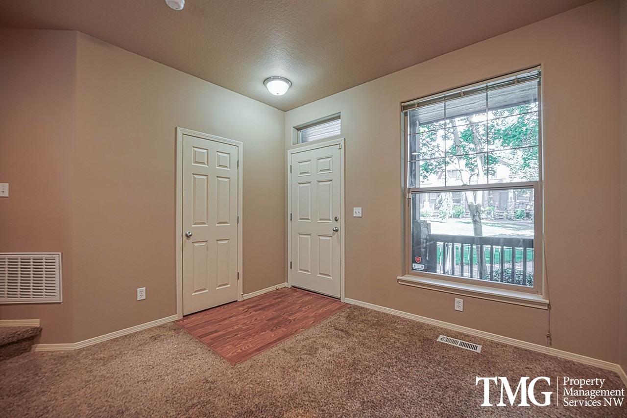 1495 Ne Lockheart Ln - Photo 3 of 36