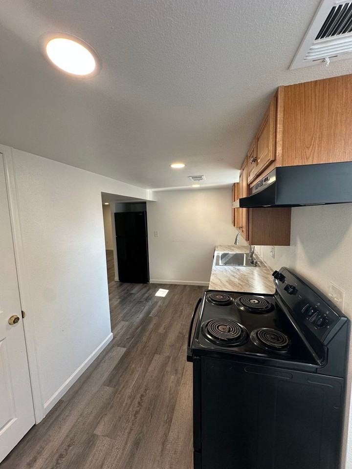 2234 9th Ave - Photo 4 of 13