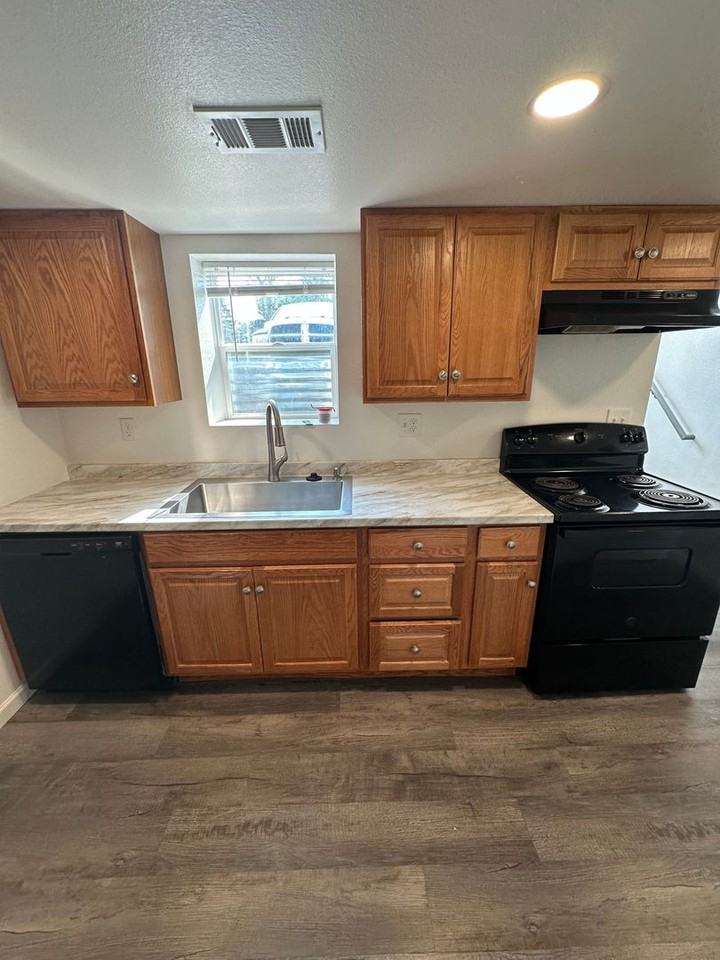 2234 9th Ave - Photo 5 of 13