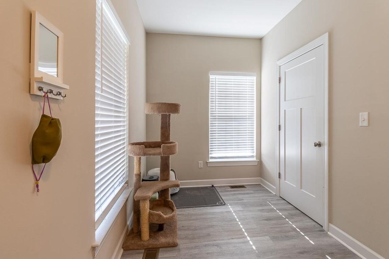 817 Joyce St - Photo 6 of 50