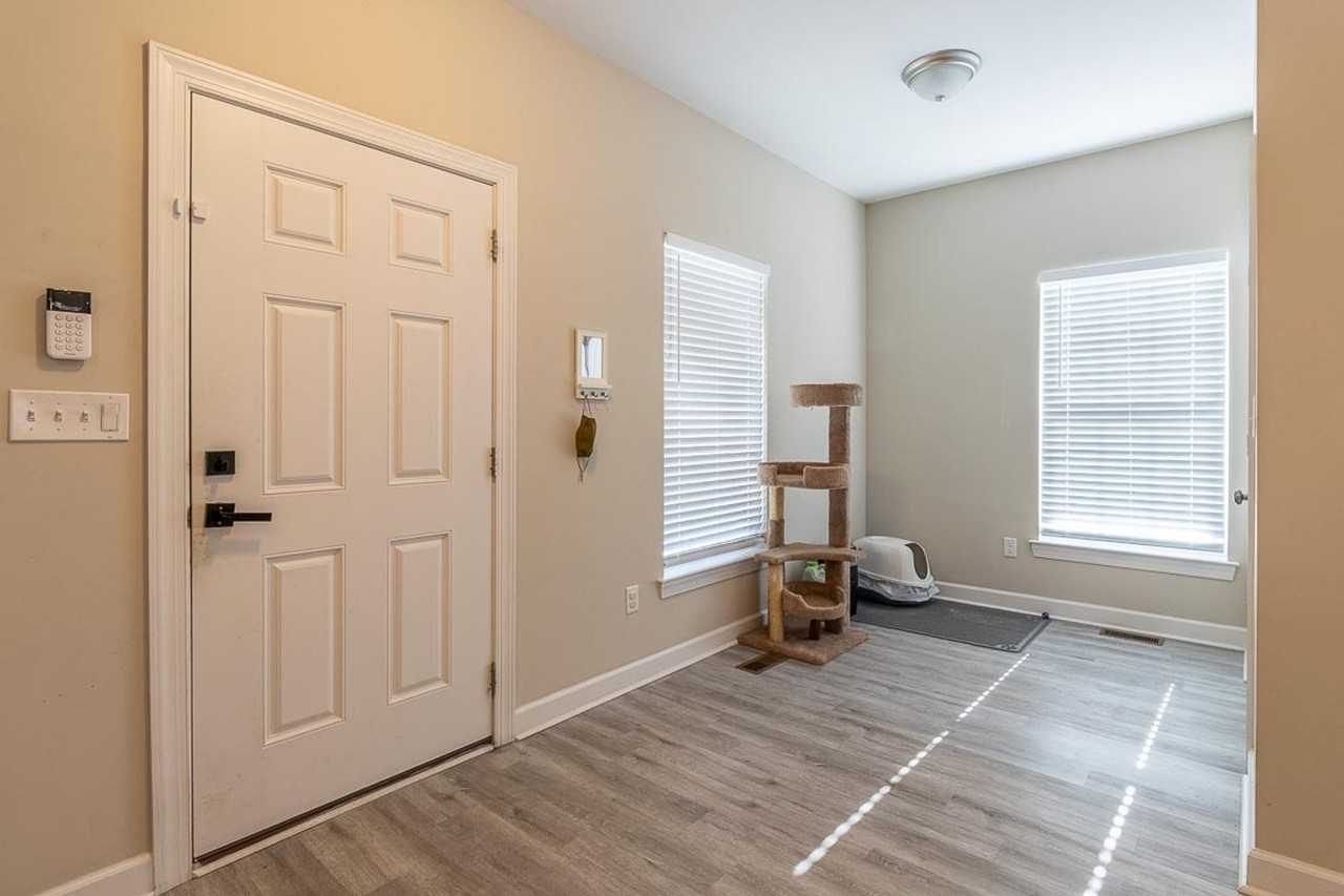 817 Joyce St - Photo 7 of 50