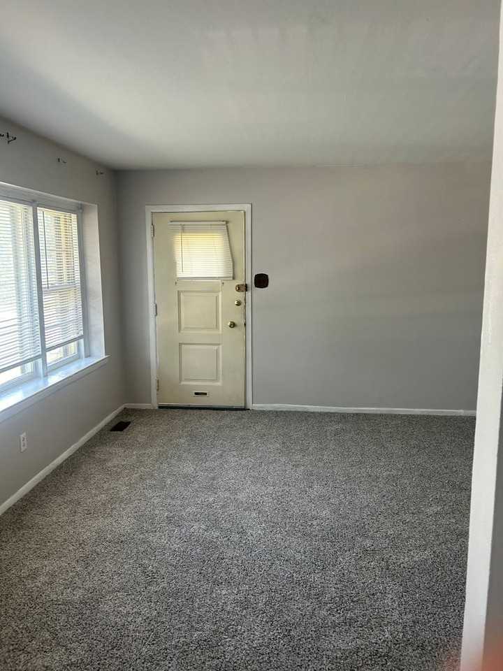 538 Lawler St - Photo 5 of 16
