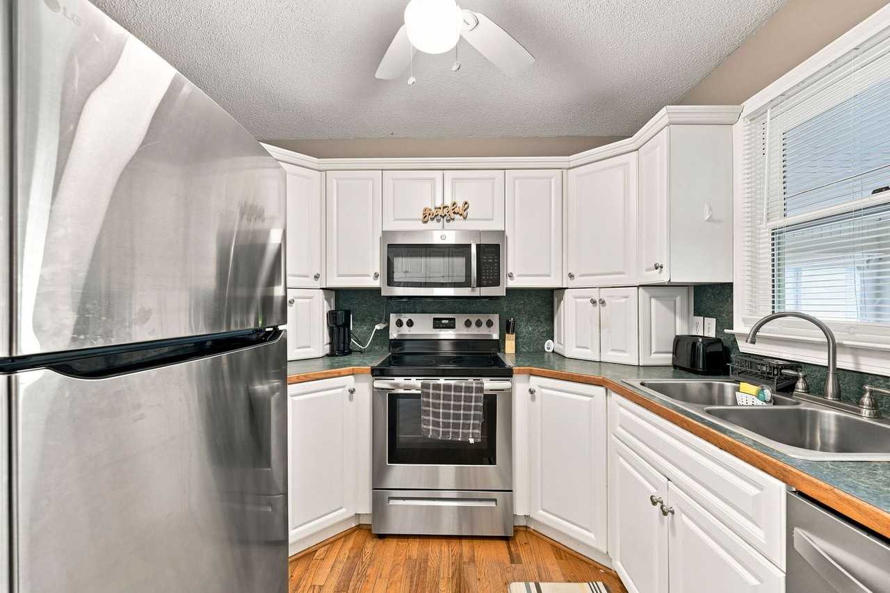 210 W Old Rd #B - Photo 3 of 50