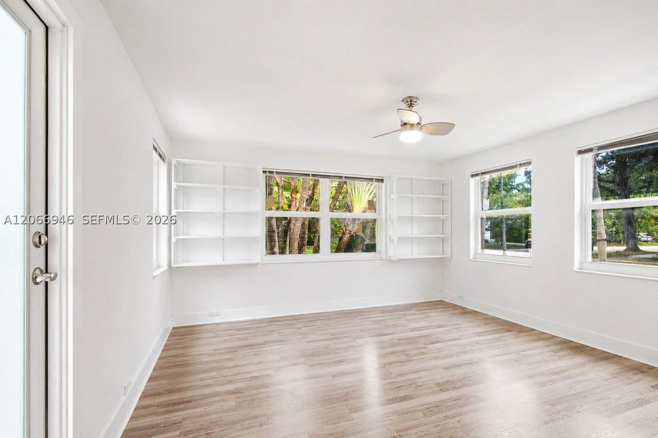 2355 Overbrook St - Photo 7 of 38