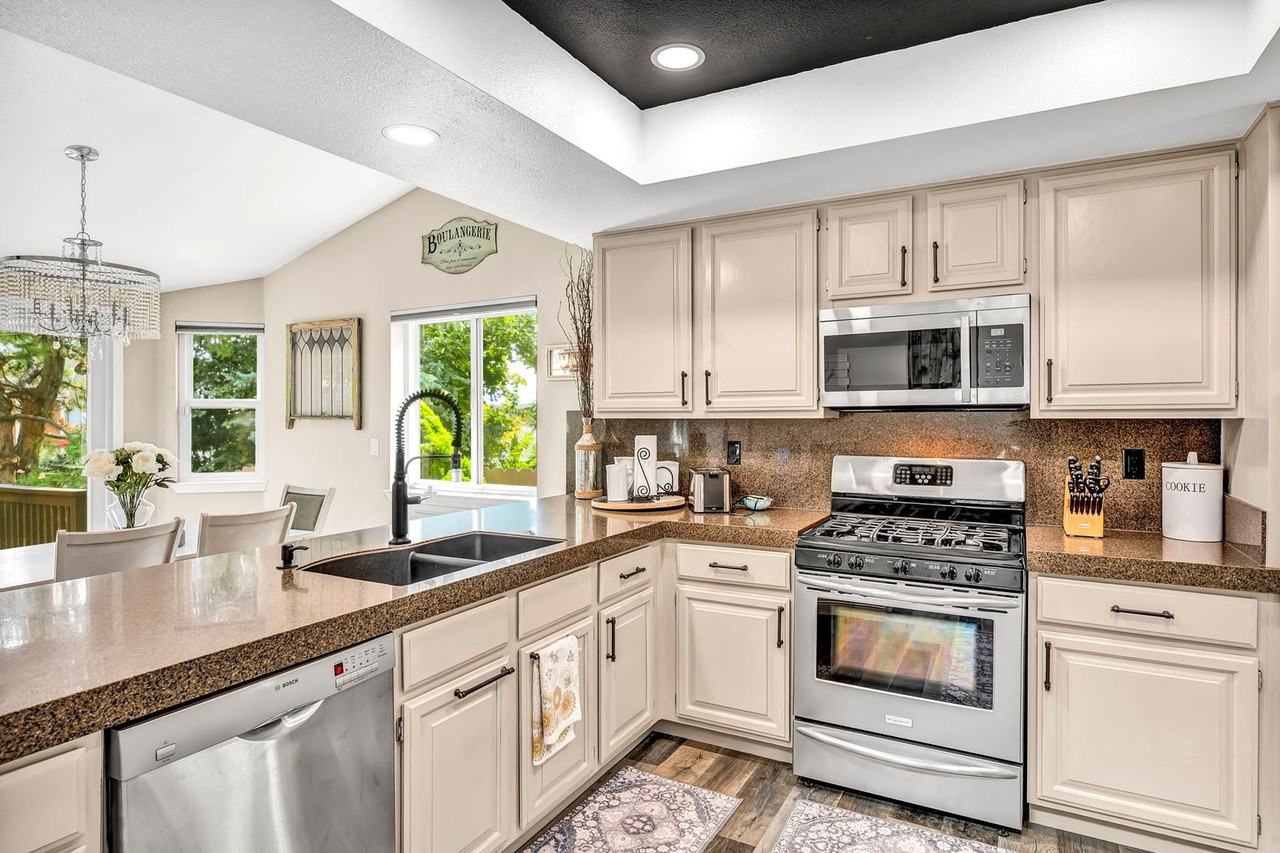 6080 Torrington Dr - Photo 4 of 50