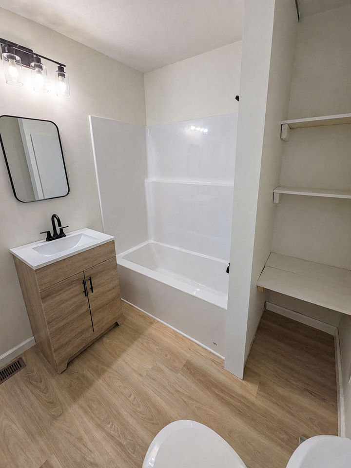 304 S Young St - Photo 6 of 10