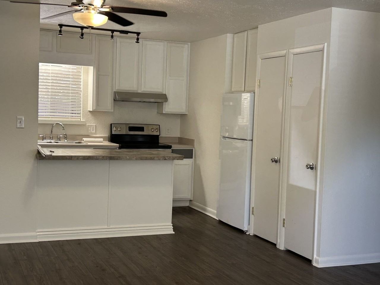 2609 Stanford Rd - Photo 3 of 14