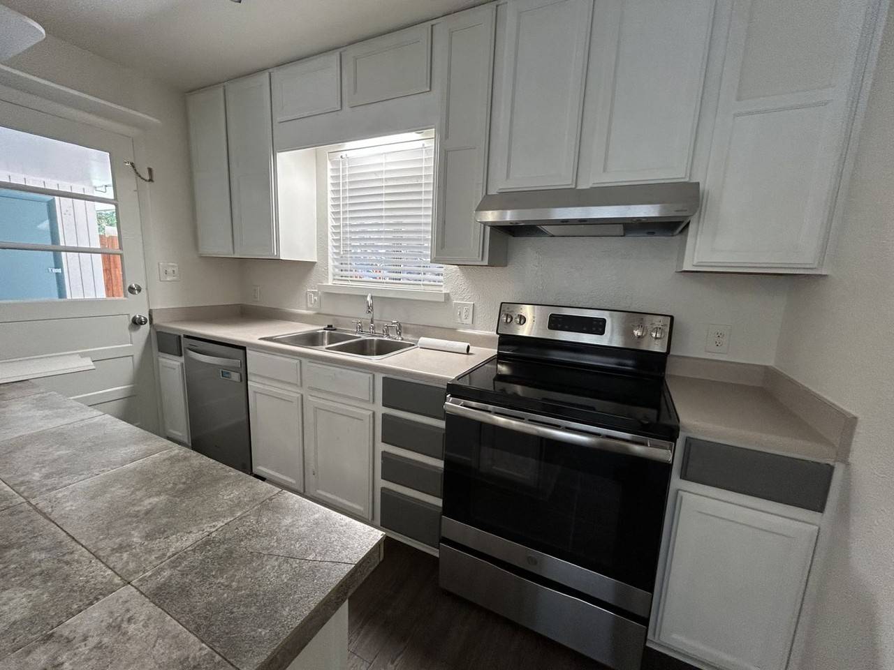 2609 Stanford Rd - Photo 4 of 14