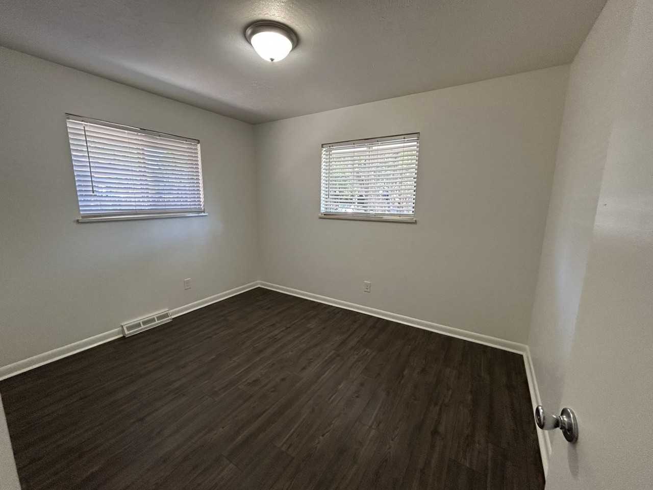 2609 Stanford Rd - Photo 5 of 14
