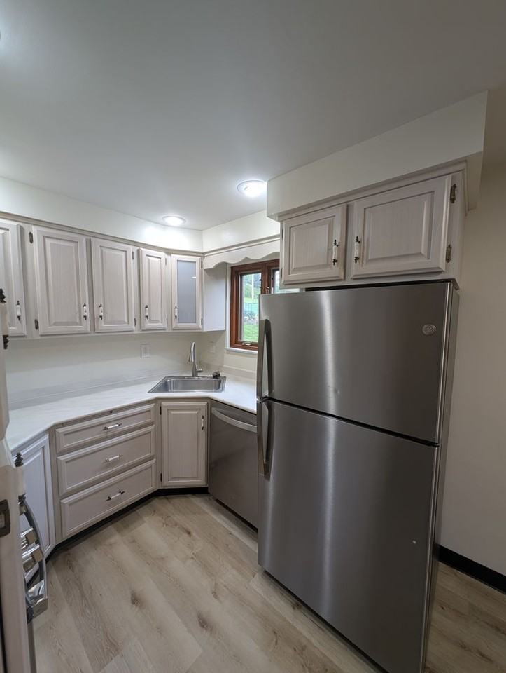 631 Regis Ave - Photo 6 of 19