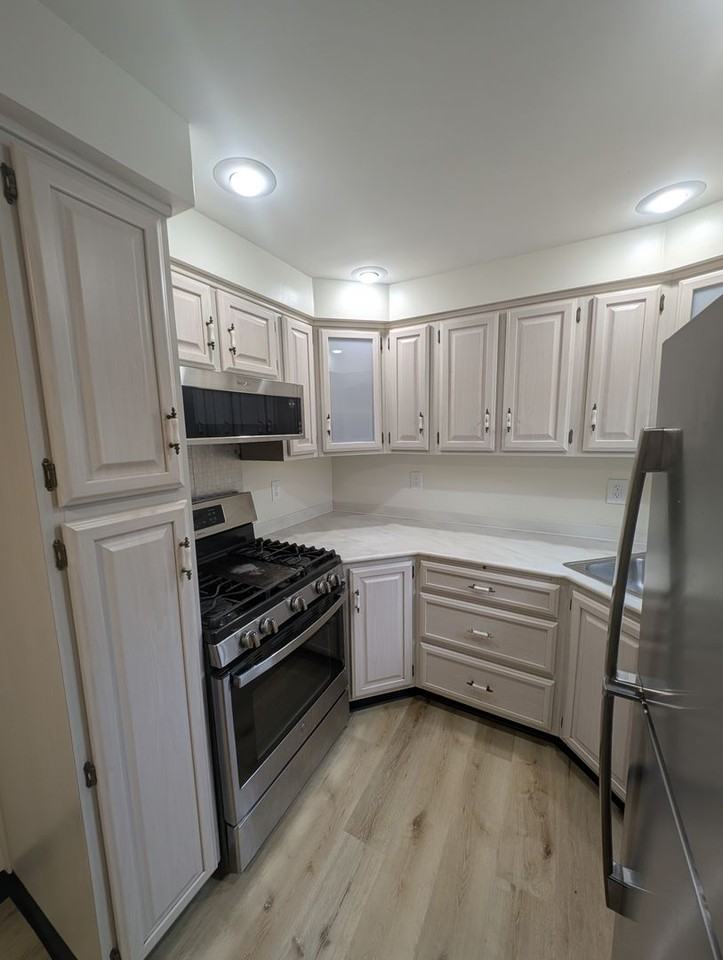 631 Regis Ave - Photo 7 of 19