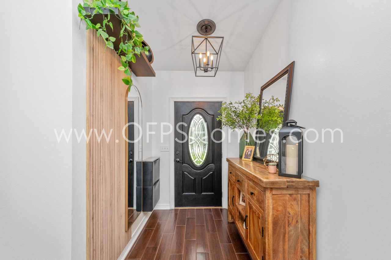 1435 Central Pkwy - Photo 4 of 38
