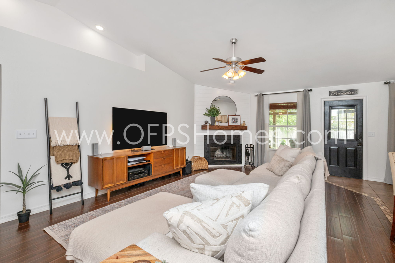 1435 Central Pkwy - Photo 6 of 38