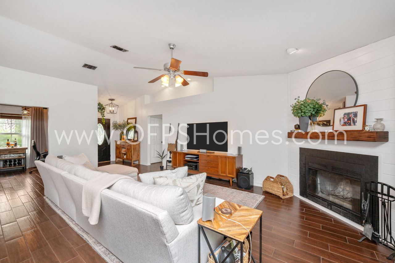 1435 Central Pkwy - Photo 7 of 38