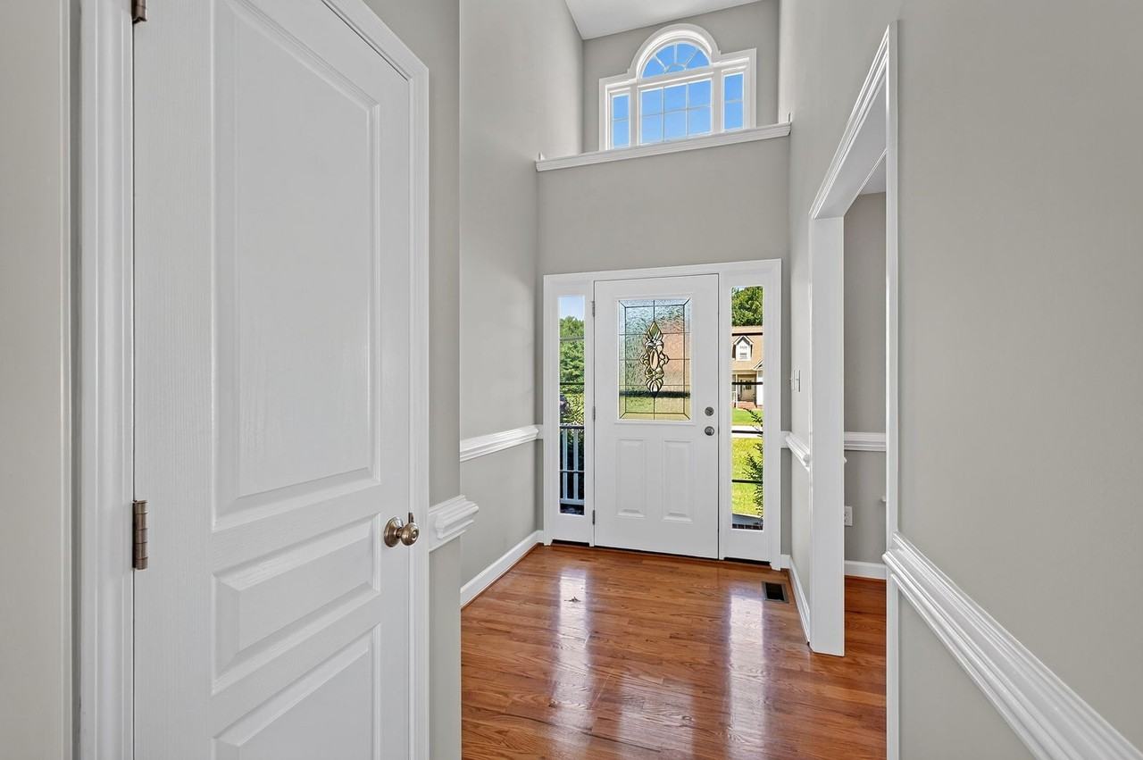 147 Watersedge Ln - Photo 4 of 44