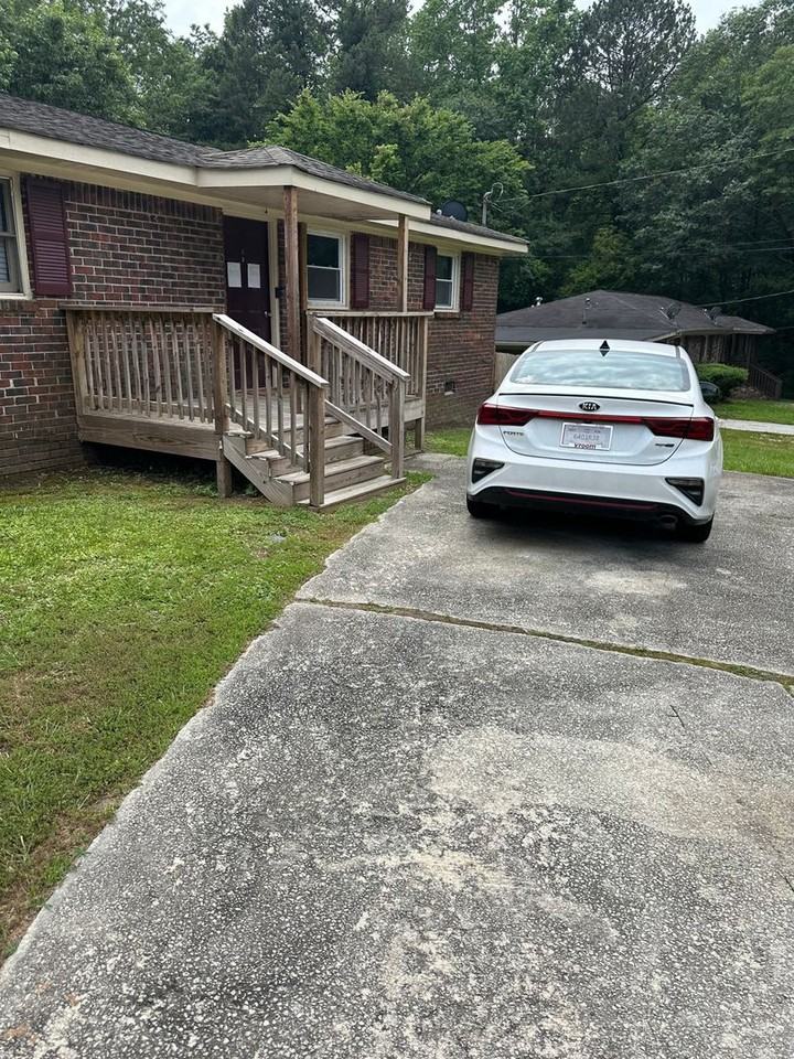 135 Mcbee St - Photo 2 of 15