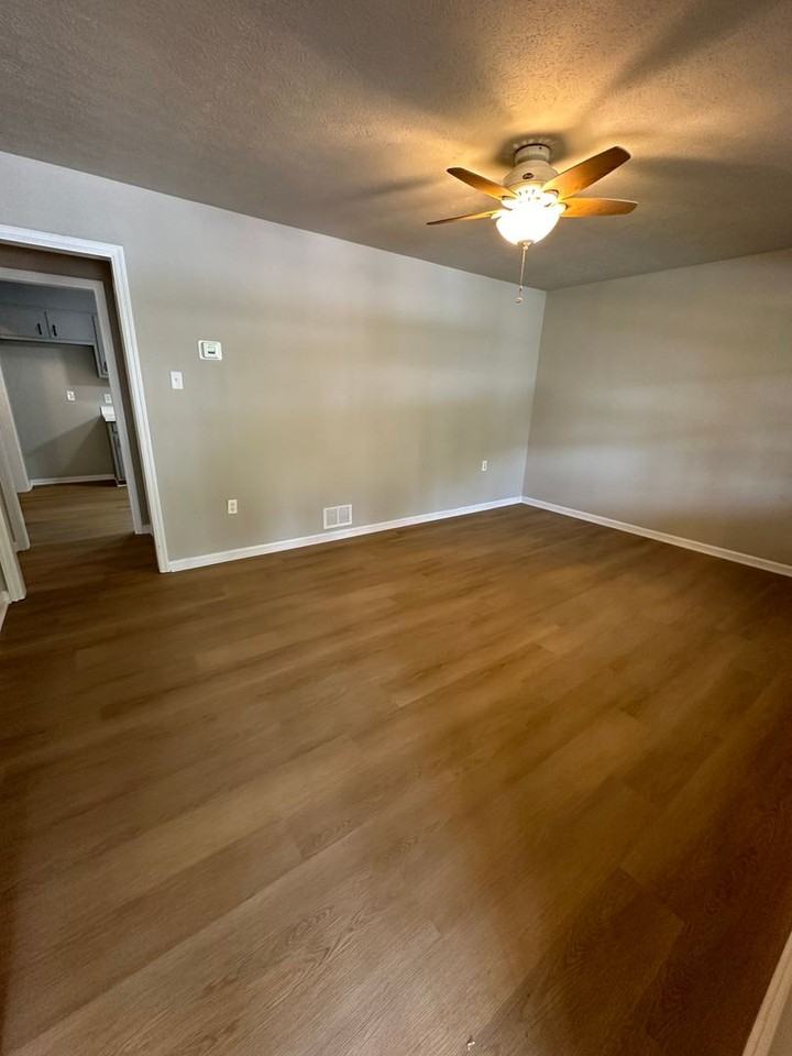 135 Mcbee St - Photo 4 of 15
