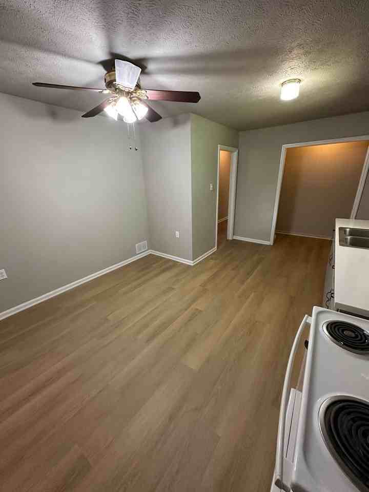 135 Mcbee St - Photo 7 of 15
