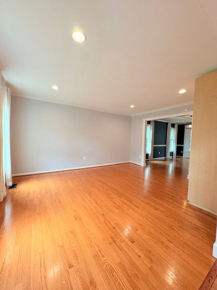 18514 Gingerbread Ln - Photo 4 of 45